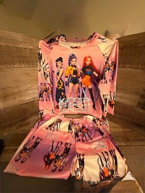 Kpop Demon Hunters pink Pajama set. Kids Size 10